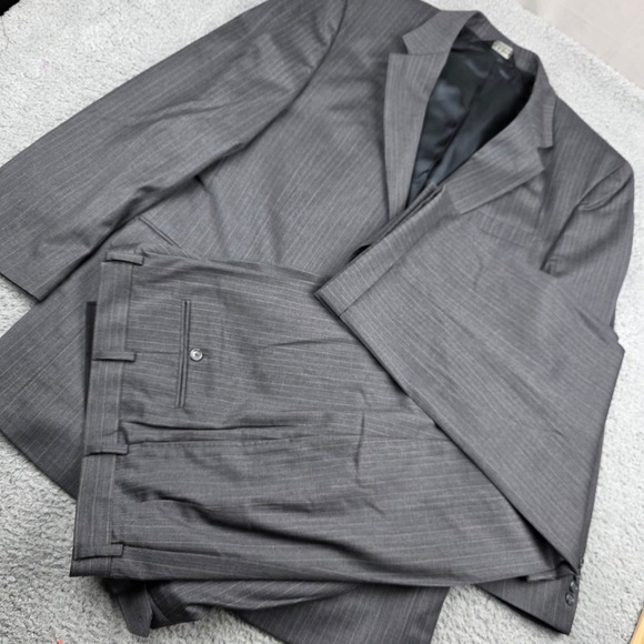 Jos A Bank Executive Collection Mens Grey Pinstripe 2 Piece Suit 46L 100% Wool